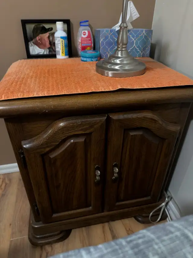 vintage 5 piece bedroom set  in Dressers & Wardrobes in Calgary - Image 4