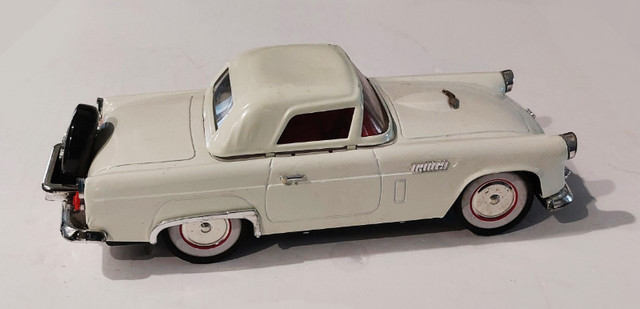 Modele vintage a friction (tin toy) Thunderbird FORD, 1/28 a l'e dans Art et objets de collection  à Longueuil/Rive Sud