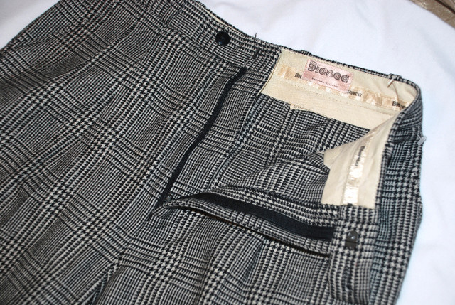 Woman Pants Bianca 10 Plaid Black-White Colour 60% Wool in Women's - Bottoms in Brantford - Image 4