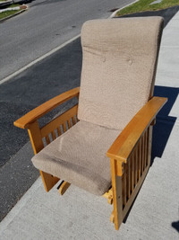 Nicely gliding solid wood chair in great condition!