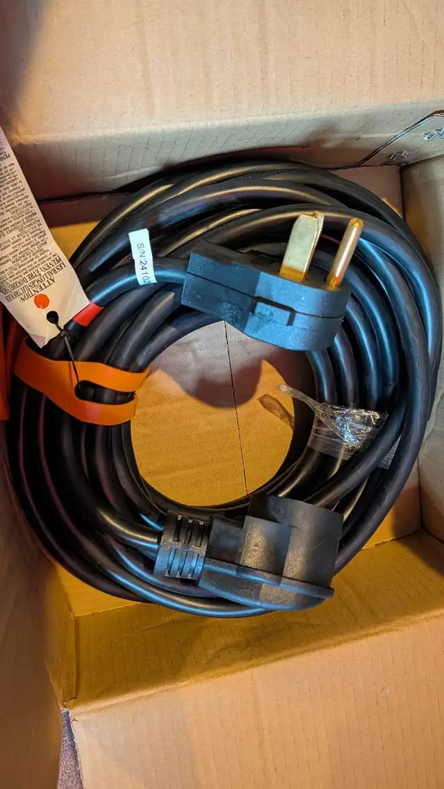 Brand-New 50 FT Heavy-Duty  Extension Cord in General Electronics in Oakville / Halton Region - Image 2