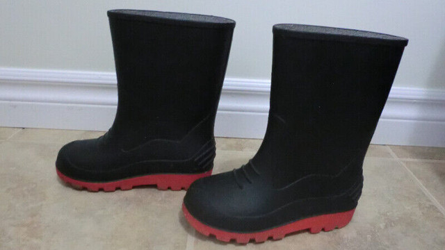 Boys Rain Boots, Size 12, EUC, $10 in Kids & Youth in London - Image 2