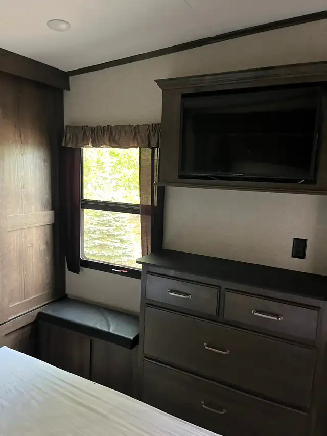 2018 Montana 374FL 5th Wheel Camper in Travel Trailers & Campers in Regina - Image 10