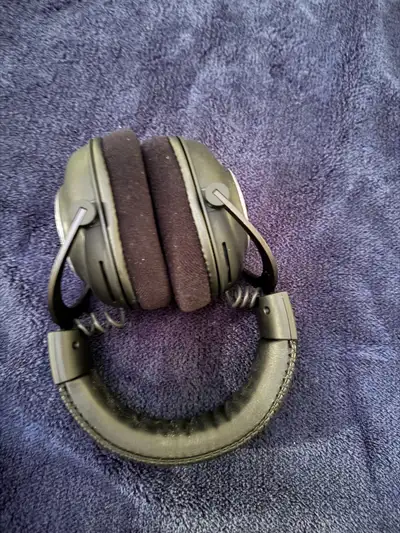 Headset only nothing else Dm any questions USB to aux