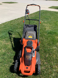 Black and Decker 40 Volt Cordless Electricp Lawnmower 
