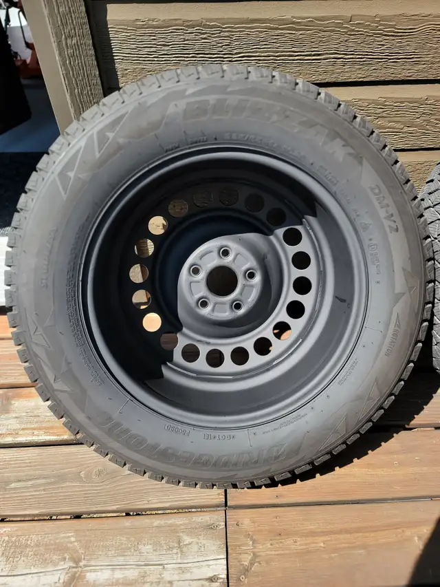 Pneus hivers Bridgestone Blizzak DMV2 225/65 R17 in Tires & Rims in Lévis - Image 5