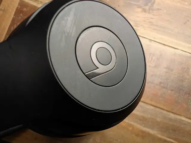 Beats Solo 3 by Dr Dre with Carrying Case in Headphones in Bedford - Image 4