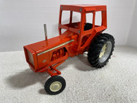 1/16 ALLIS-CHALMERS 190 Open House Farm Toy Tractor