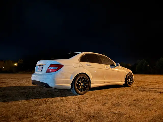 Mercedes Benz C Class V6, 3.5L, 2013 C300 in Cars & Trucks in City of Toronto - Image 3