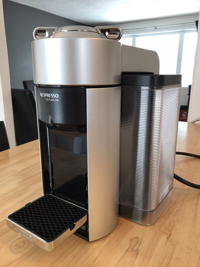 Machine Café Nespresso Coffee Machin VertuoLine Delonghi dans Machines à café  à Ouest de l’Île