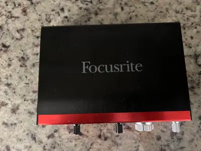 Focusrite Clarett with Thunderbolt 2 cable, View more
