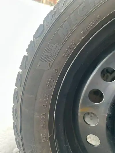 Winter tires with rims, only driven 2,000km, about 90% condition,