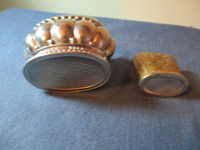 2 VINTAGE METAL LIGHTER HOLDERS-1950/60S-COLLECTIBLE & UNIQUE! dans Art et objets de collection  à Laval/Rive Nord - Image 4