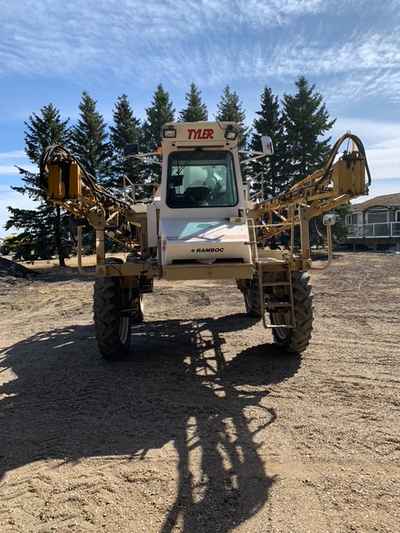 75 foot 1997 Patriot XL High Clearance Sprayer comes with Trimble 500 GPS with 3800 hours. Has a Joh...