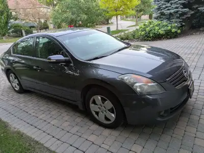 2007 Nissan Altima V6 3.5L About 226,000KM Tires and battery recently replaced. Price is firm, not i...