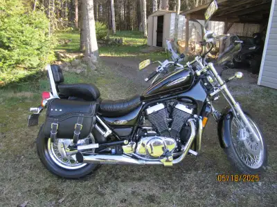 2003 SUZUKI INTRUDER VS800 THIS IS A MUST SEE BIKE, SUPER CLEAN MINT CONDITION, VERY LOW KMS 16400,...