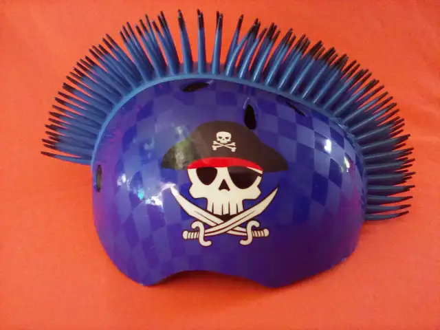 Casque RASKULLZ helmet in Kids in Laval / North Shore - Image 2