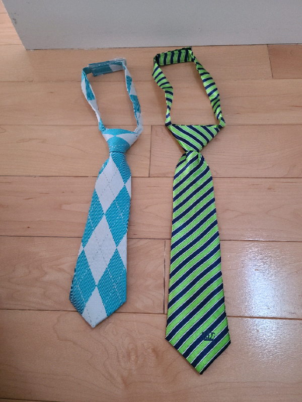 Set of 2 Boys Ties: size 2-4T in Clothing - 2T in Calgary - Image 2