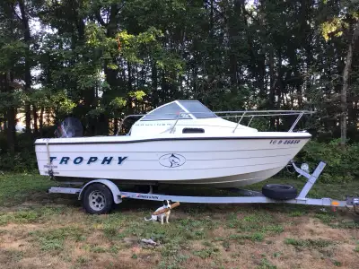 Clefs en main ,prêt à partir pour les grands lacs. Équipement complet de pêche pour le saumon, tout...