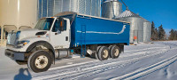2012 IHC 7500 automatic  grain truck