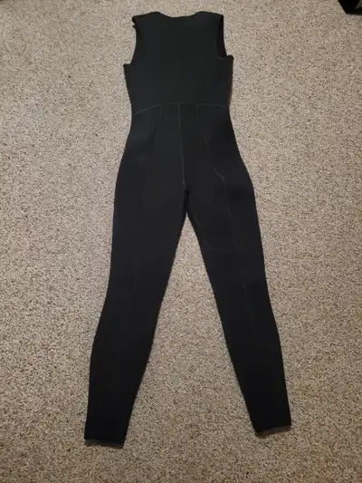 Good quality wetsuit, in good condition. Check out my other ad to see the other wetsuit from this se...