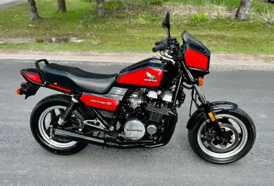 For sale is a extremely well-preserved 1984 Honda Nighthawk CB750SC. 750cc inline-four, air-cooled,...