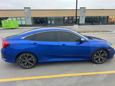 Leaving Peterborough at 10:30am on Sunday May 31 . Going to Toronto. Can drop off/pick-up anywhere a...