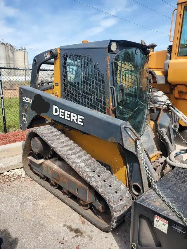 John Deere 323D Skidsteer  in Heavy Equipment in Winnipeg - Image 2