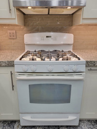 WHITE GE PROFILE GAS STOVE / OVEN / WARMING TRAY -  WORKS WELL