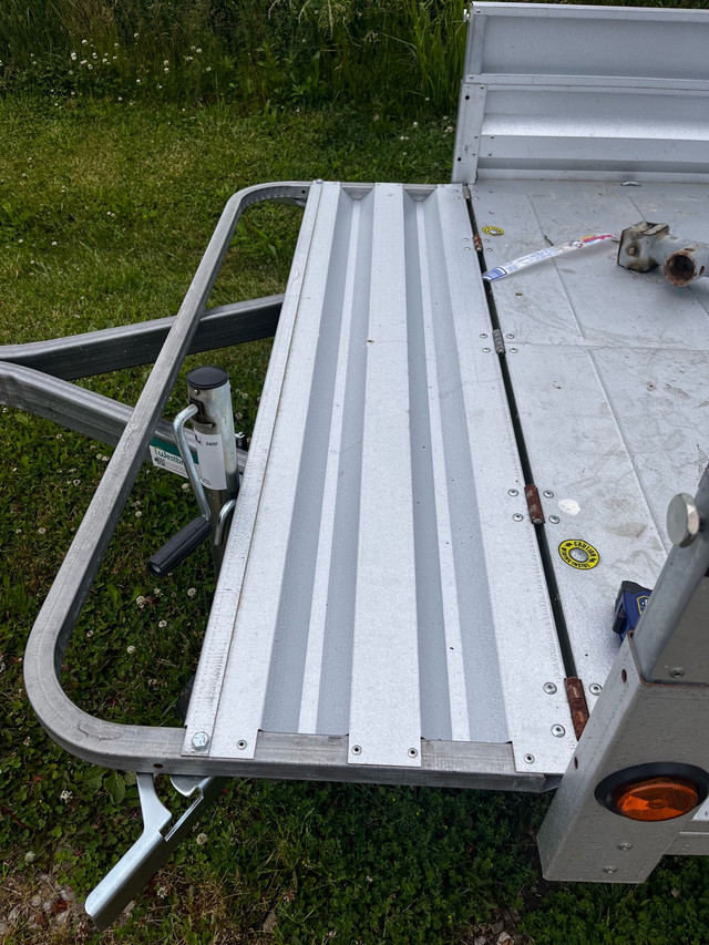 Utility trailer 5X7.5-9.5 when front gate is down in Cargo & Utility Trailers in Leamington - Image 3