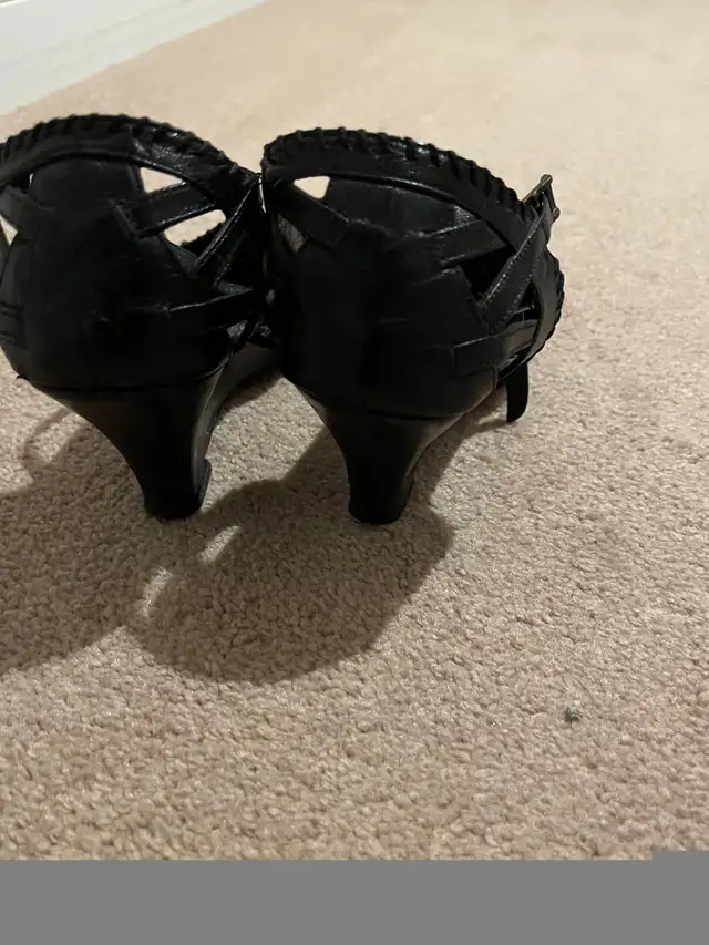 Women’s summer  Shoes in Women's - Shoes in Kitchener / Waterloo - Image 4