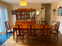 Dining Room Table, Chairs & Buffet Set