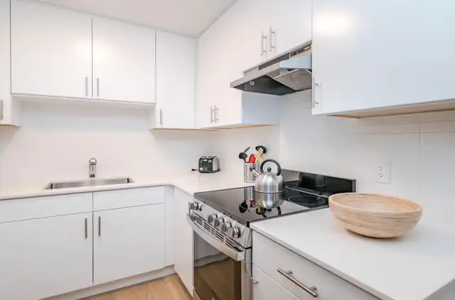 Newly renovated one bedroom apartment in Vancouver, close to Sky62865716350722124