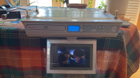 Venturer 7' TFT LCD Kitchen TV/DVD/CD and Digital AM/FM Radio