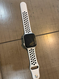 Apple Watch Series 4 Nike in Ontario - Kijiji™