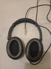SENNHEISER 4BA OVER EAR NOISE CANCELLING HEADPHONES: Long wire