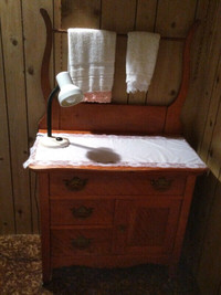 Bureau de toilette et porte-serviettes antique  #341