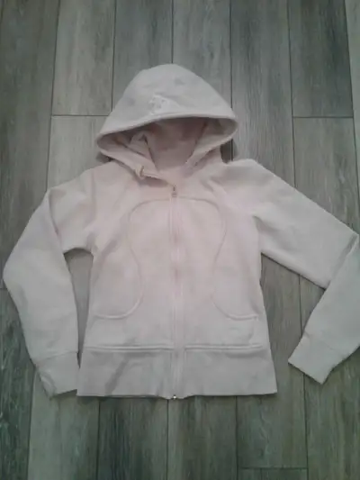 Very warm women lululemon hoodie size 6, View more