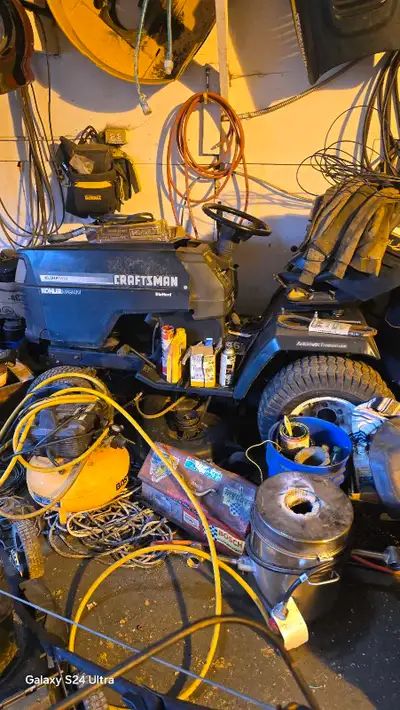 LIQUIDATION – Inventaire complet de tracteurs à gazon Par manque de temps, je mets en vente tout mon...