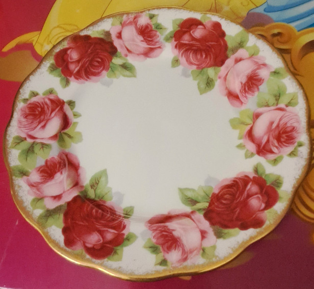 Royal Albert Old English Rose  in Arts & Collectibles in Strathcona County - Image 2