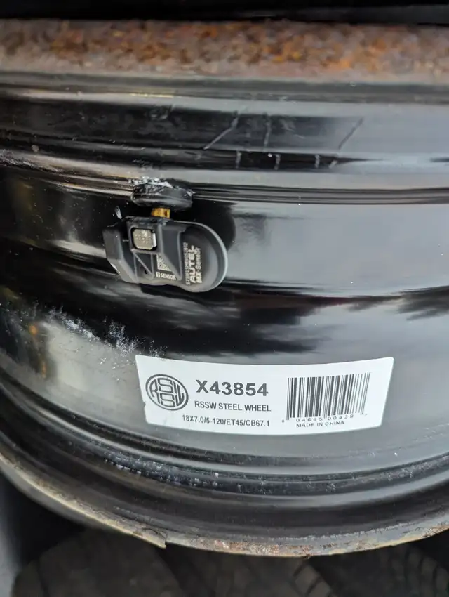 18 inch 2018 Camaro winter rims in Tires & Rims in Yarmouth - Image 3