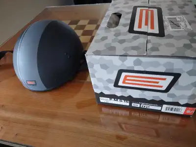 This is an Origine VISTA PM GTG motorcycle helmet in size S/56. It's in excellent condition and is b...