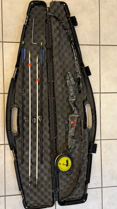 Fishing/ Archery Bow with arrows and pull strings Got it from a friend not using for long time. Let...