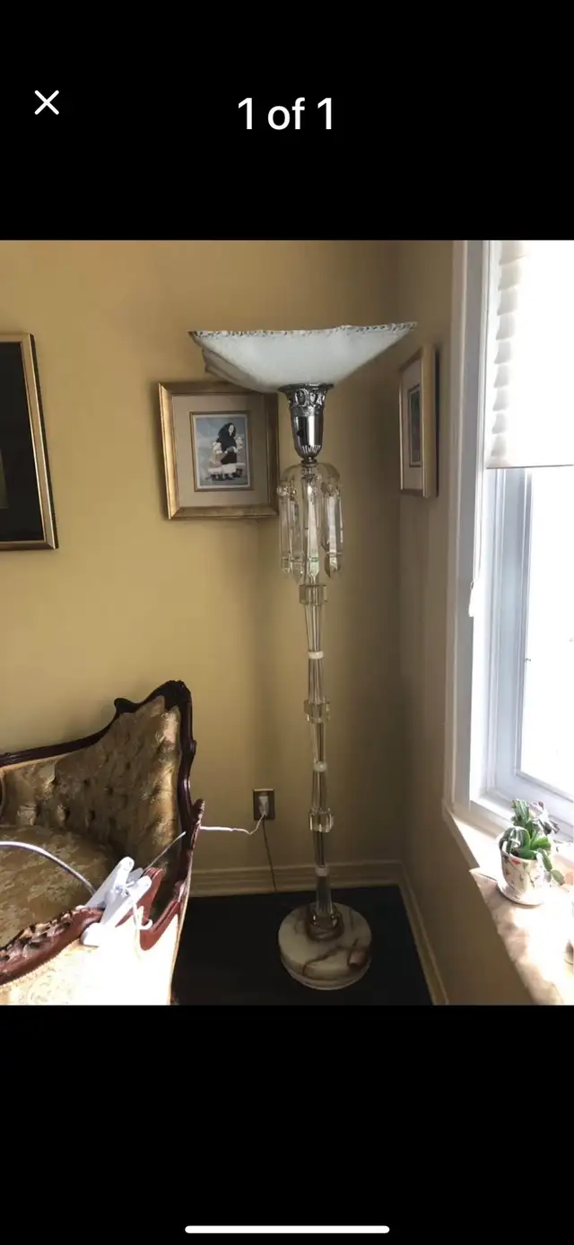 Vintage Art Deco Chrystal floor lamp in Arts & Collectibles in City of Montréal - Image 2