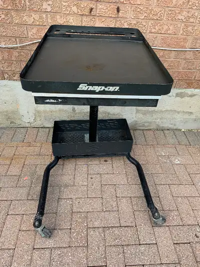 Snapon automotive service tray/cart. Roller drawer rolls in/out nice. Lifts to go over fenders, maki...