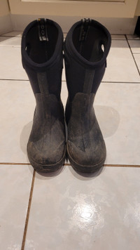 Bogs kids winter boots size 1