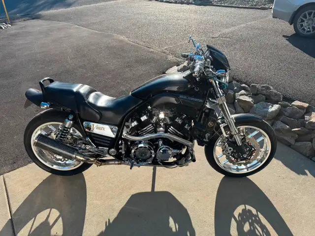 Chrome & Carbon Yamaha V-Max in Street, Cruisers & Choppers in Vernon - Image 2