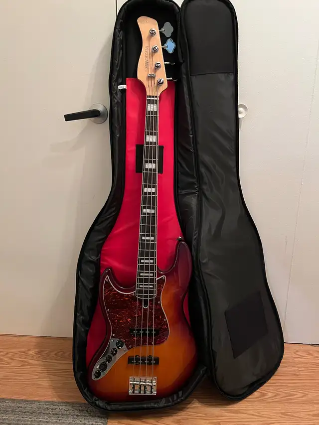 Guitare basse gauchère Marcus Miller Sire in Guitars in Sherbrooke - Image 8