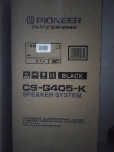 Pair of pioneer CS-G405-K model speakers, In perfect condition, black stain wood grain finish. SPECS...