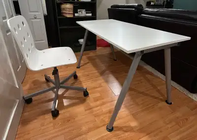 Bureau ajustable Galant de IKEA, View more